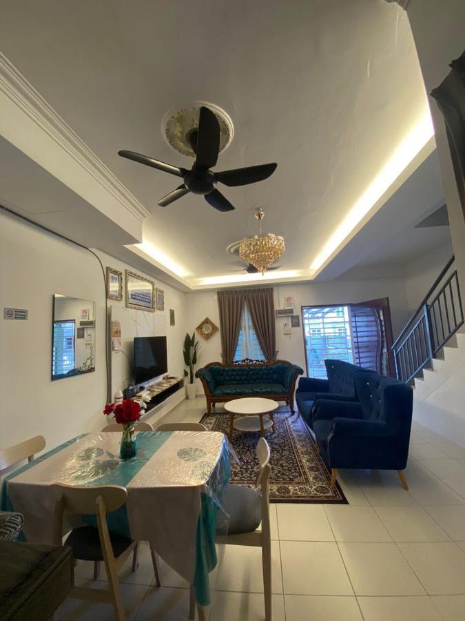 Rosnah Holiday home Kampong Ayer Resam